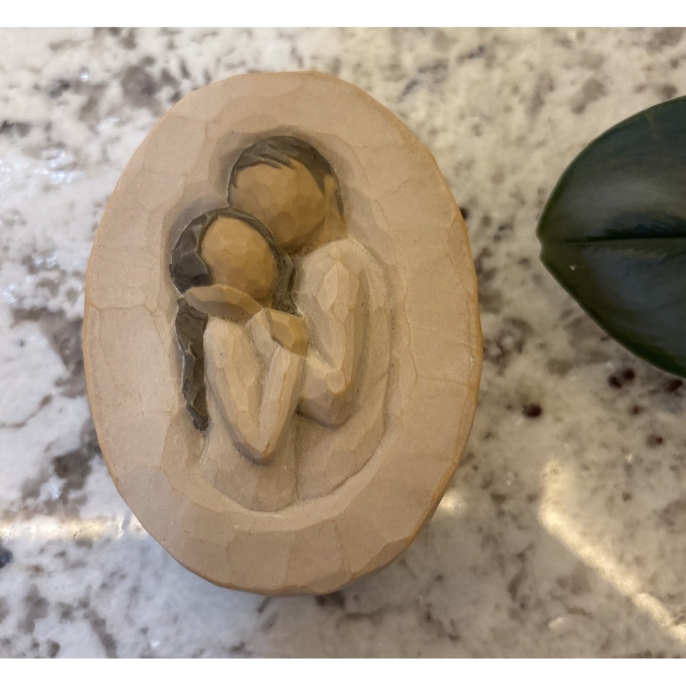 2004 Willow Tree Embrace Keepsake Box In Love's Embrace husband & wife lover